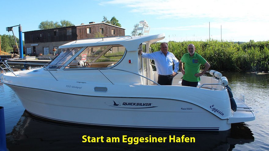 öffnet internen Link in aktuellem Fenster zeigt Boot auf der Randow mit 2 Personen darauf und dem Bildtitel "Start am Eggesiner Hafen"
