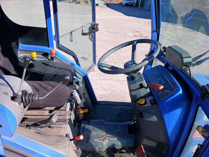 zeigt Innenraum Traktor