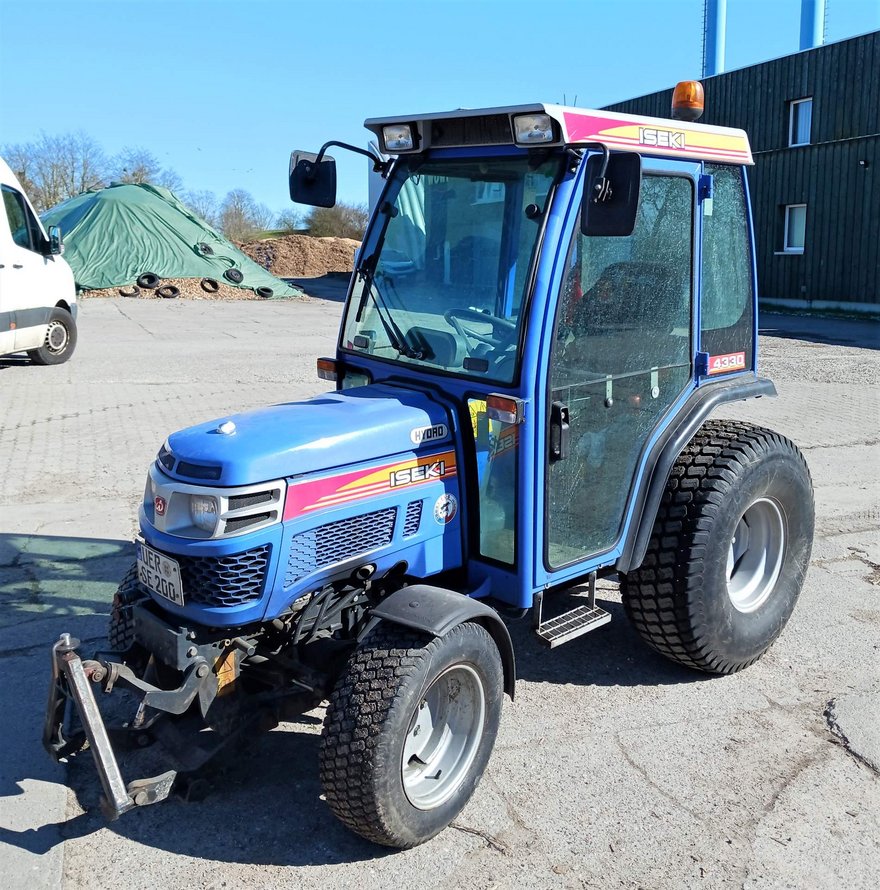 zeigt Ansicht Traktor links